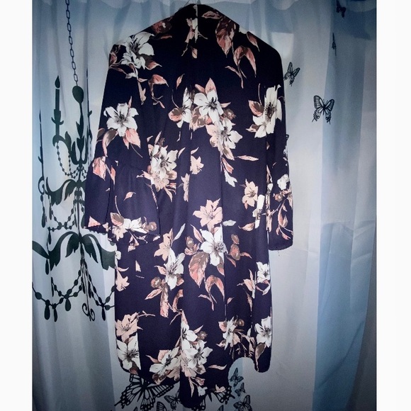 Fashion Nova Navy Floral spring Kimono - Picture 2 of 5